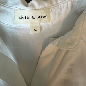 White Cloth & Stone top NWT